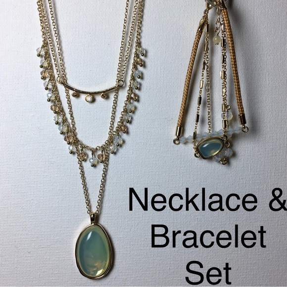 Jewelry - Vintage GV9 Gold Tone Three Tiered Layered Chain Necklace & Bracelet Set